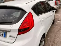 Usata Ford Fiesta 82 CV (60 kW) 2013 Bianco Utilitaria