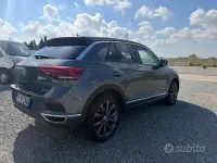 Usata VW T-Roc 150 CV (110 kW) 2018 Grigio SUV