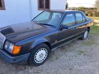 Usata Mercedes E300 188 CV (138 kW) 1988 Grigio Berlina