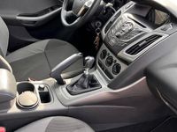 Usata Ford Focus Individual 116 CV (85 kW) 2013 Bianco Berlina