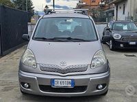 Usata Toyota Yaris Verso Sol 84 CV (61 kW) 2004 Grigio Monovolume