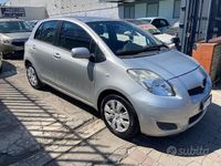 Usata Toyota Yaris Sol 100 CV (73 kW) 2009 Grigio Berlina