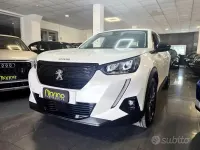 Usata Peugeot 2008 Active 110 CV (80 kW) 2022 Bianco SUV
