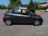 Usata Toyota Yaris Lounge 69 CV (50 kW) 2012 Grigio Utilitaria