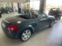 Usata Audi TT Roadster Ambiente 225 CV (165 kW) 2004 Grigio Cabrio