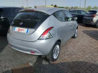Usata Lancia Ypsilon Gold 69 CV (50 kW) 2017 Grigio Utilitaria