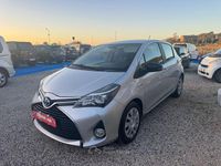 Usata Toyota Yaris Hybrid Business Edition 73 CV (53 kW) 2015 Argento Berlina
