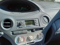 Usata Toyota Yaris 65 CV (47 kW) 2005 Blu Berlina