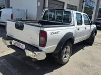 Usata Nissan Navara XE 174 CV (127 kW) 2006 Bianco Pick-up