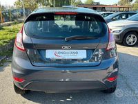 Usata Ford Fiesta 97 CV (71 kW) 2015 Grigio Utilitaria