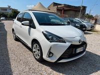 Usata Toyota Yaris 89 CV (65 kW) 2018 Bianco Berlina