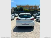 Usata Renault Clio Intens 85 CV (62 kW) 2020 Bianco