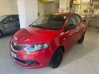 Usata Lancia Ypsilon Silver 69 CV (50 kW) 2022 Rosso Utilitaria