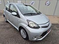 Usata Toyota Aygo 67 CV (49 kW) 2013 Argento Utilitaria