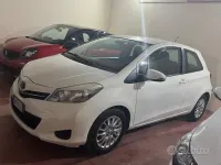 Usata Toyota Yaris 69 CV (50 kW) 2013 Bianco Utilitaria
