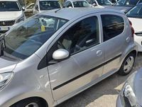 Usata Peugeot 107 Urban Move 68 CV (50 kW) 2012 Argento Utilitaria