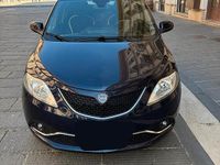 Usata Lancia Ypsilon Gold 69 CV (50 kW) 2017 Blu Utilitaria