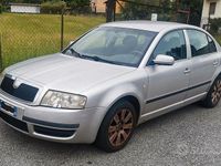 Usata Skoda Superb 130 CV (95 kW) 2004 Grigio Berlina