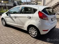 Usata Ford Fiesta 60 CV (44 kW) 2013 Bianco Berlina