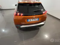 Używany Peugeot 2008 Allure 101 KM (74 kW) 2023 Pomarańczowy SUV
