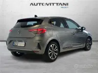 Używany Renault Clio V Techno 91 KM (66 kW) 2025 Szary Sedan/Limuzyna