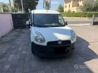 Usata Fiat Doblò 90 CV (66 kW) 2012 Bianco Monovolume
