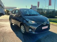Usata Toyota Yaris Active 69 CV (50 kW) 2015 Grigio Berlina