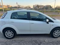 Usata Fiat Grande Punto Easy 69 CV (50 kW) 2012 Bianco Utilitaria