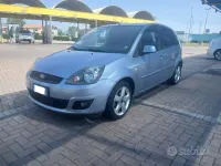 Usata Ford Fiesta 75 CV (55 kW) 2007 Bluazzurro Utilitaria
