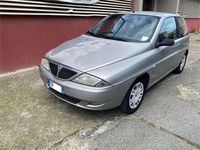 Usata Lancia Ypsilon 60 CV (44 kW) 2002 Argento Utilitaria