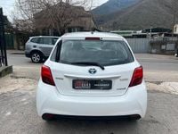 Usata Toyota Yaris Hybrid Active 75 CV (55 kW) 2015 Bianco Berlina