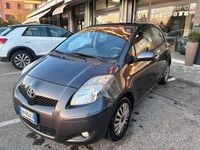 Usata Toyota Yaris 69 CV (50 kW) 2011 Grigio Utilitaria