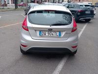 Usata Ford Fiesta Titanium 82 CV (60 kW) 2009 Grigio Utilitaria
