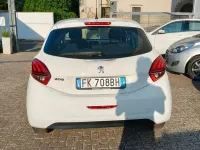 Usata Peugeot 208 Active 75 CV (55 kW) 2017 Bianco Utilitaria