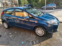 Usata Ford Fiesta 92 CV (67 kW) 2015 Blu Berlina