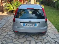 Usata Ford Fiesta Ghia 68 CV (50 kW) 2004 Grigio Utilitaria