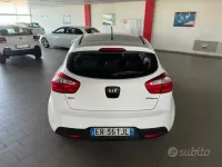 Usata Kia Rio EX 75 CV (55 kW) 2013 Bianco Berlina