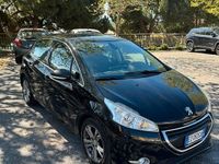Usata Peugeot 208 Active 68 CV (50 kW) 2015 Nero Utilitaria