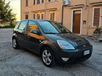 Usata Ford Fiesta 68 CV (50 kW) 2005 Grigio Utilitaria