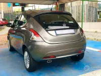 Usata Lancia Ypsilon 69 CV (50 kW) 2016 Grigio Utilitaria