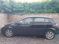 Usata Opel Astra 110 CV (80 kW) 2009 Nero Berlina