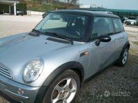 Usata Mini Cooper 116 CV (85 kW) 2004 Grigio Utilitaria