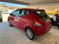 Usata Lancia Ypsilon Gold 69 CV (50 kW) 2016 Rosso Utilitaria