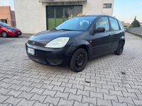 Usata Ford Fiesta Ghia 74 CV (54 kW) 2005 Nero Berlina