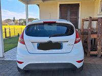 Usata Ford Fiesta 70 CV (51 kW) 2011 Bianco Utilitaria
