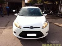 Usata Ford Fiesta 97 CV (71 kW) 2012 Bianco Utilitaria