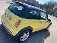 Usata Mini Cooper 115 CV (84 kW) 2002 Giallo Utilitaria
