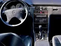 Usata Mercedes E200 136 CV (100 kW) 2000 Grigio Berlina