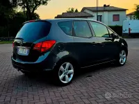 Usata Opel Meriva 101 CV (74 kW) 2011 Grigio Monovolume