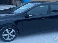 Usata Volvo V40 Kinetic 120 CV (88 kW) 2016 Nero Berlina